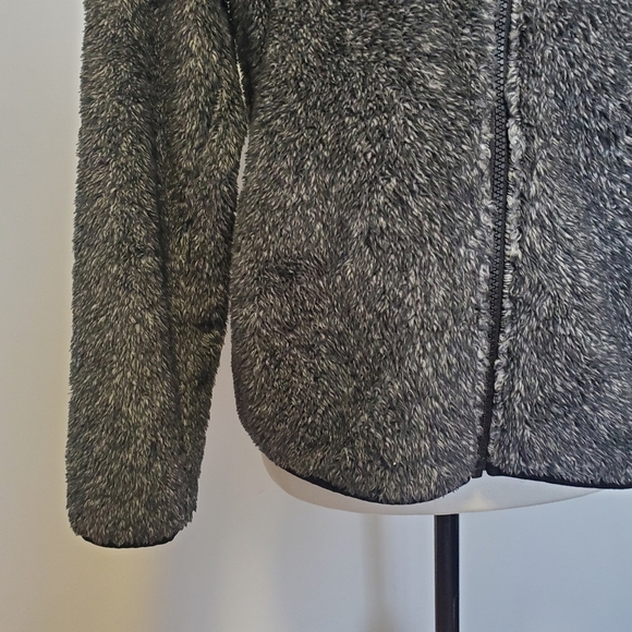Uniqlo Fluffy Yarn Fleece Sherpa Sweater Jacket - Picture 5 of 9